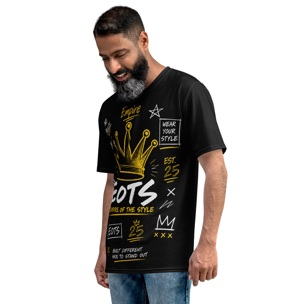 EOTS Crown Herren-T-Shirt – getragenes Model in Seitenansicht