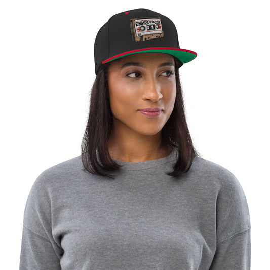 Flat-Brim-Cap – Cassette Tape – Schwarz/Rot – Produktansicht 2