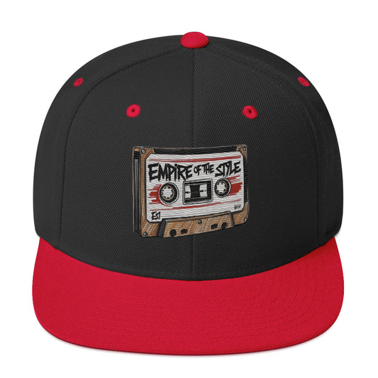 Flat-Brim-Cap – Cassette Tape – Schwarz/Rot – Produktansicht 1