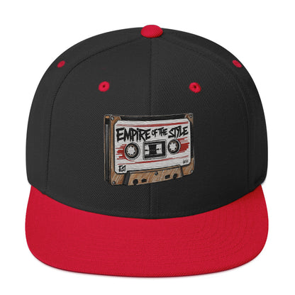 Flat-Brim-Cap – Cassette Tape – Schwarz/Rot – Produktansicht 1