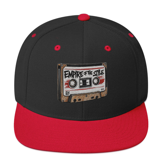 Flat-Brim-Cap – Cassette Tape – Schwarz/Rot – Produktansicht 1
