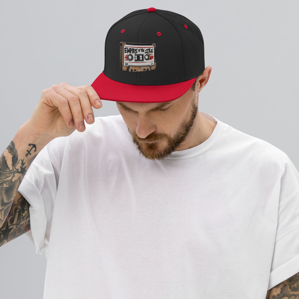 Flat-Brim-Cap – Cassette Tape – Schwarz/Rot – Produktansicht 2