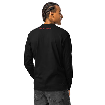 Yūki 勇気 Herren-Langarmshirt in Schwarz – Model Rückansicht mit roter Serienkennung