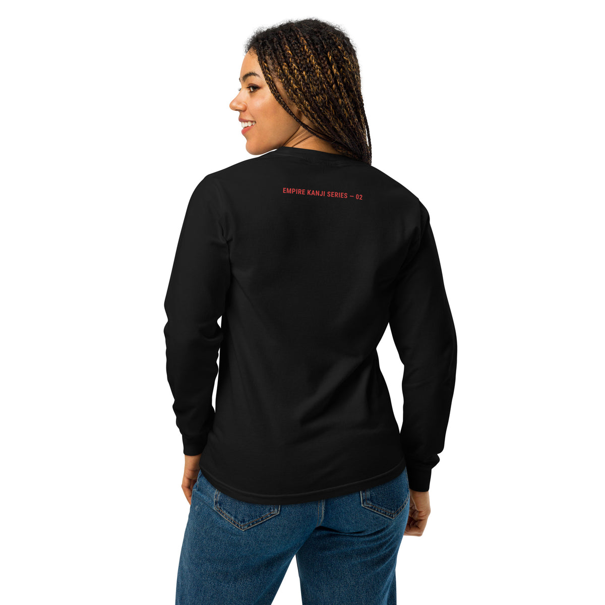 Yūki 勇気 Frauen-Langarmshirt in Schwarz – Model Rückansicht mit roter Serienkennung EMPIRE KANJI SERIES — 02