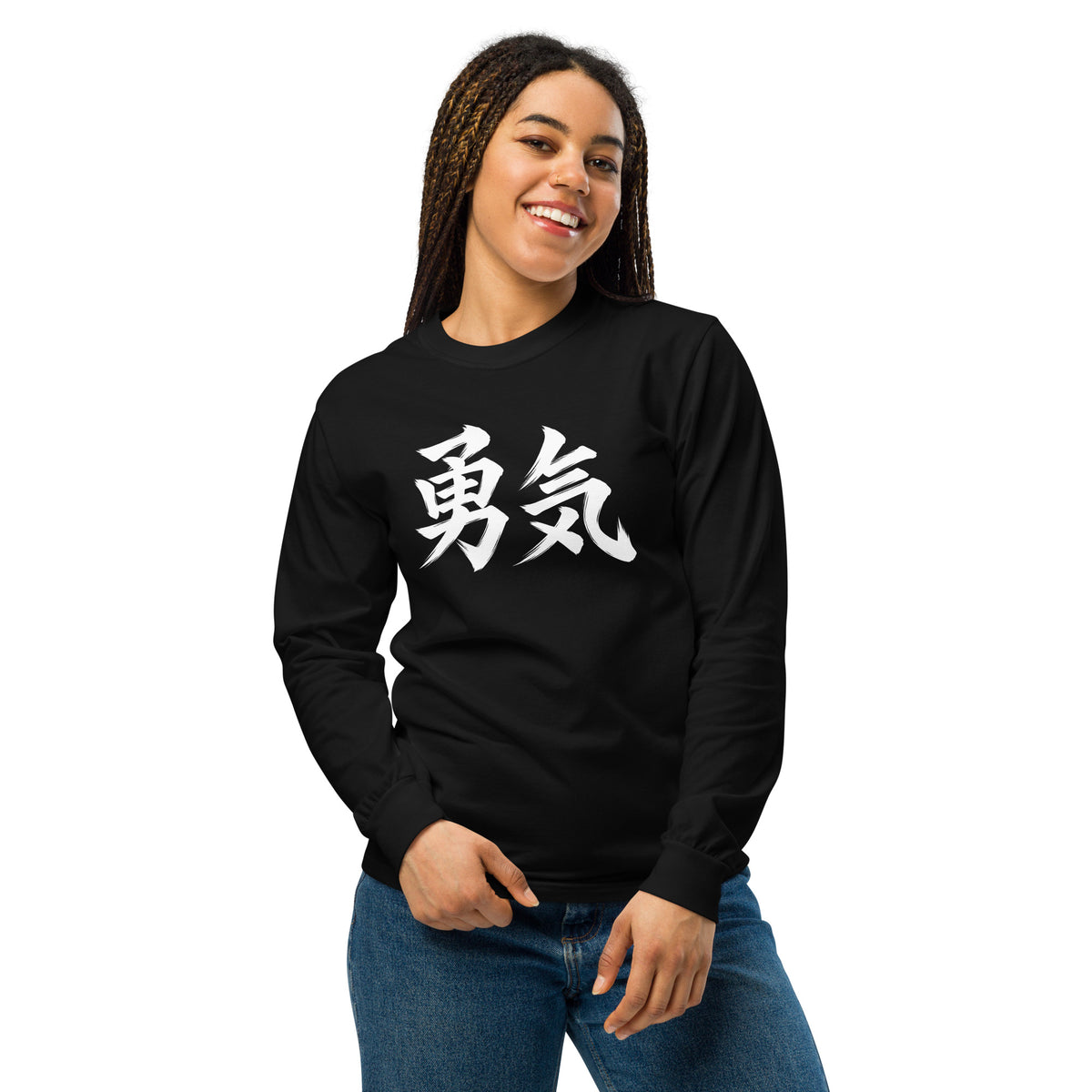 Yūki 勇気 Frauen-Langarmshirt in Schwarz – Model Vorderansicht mit Kanji-Frontprint